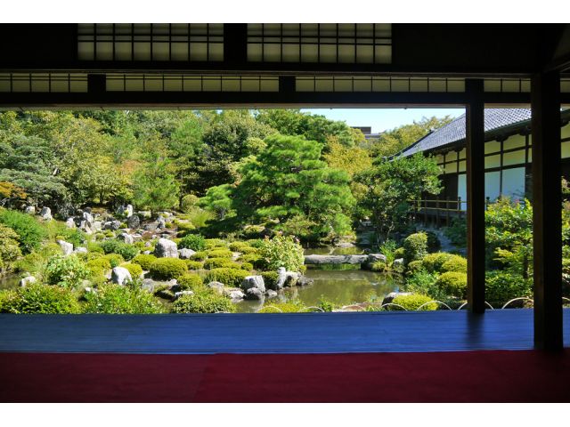 等持院は、足利将軍家の菩提寺で230余年の貴重な文化財が保存。 歴史好きの方には人気♪