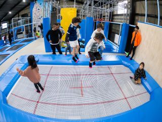 トランポリン アスレチック 60分間遊び放題 延長可能 スリル満点高さ9mのクライミングもあり Jump Lab じゃらん遊び体験