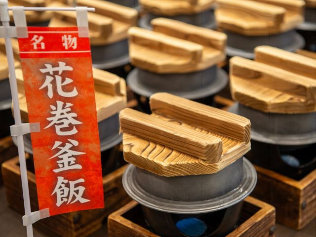 テーブルで楽しむ炊きたて釜飯