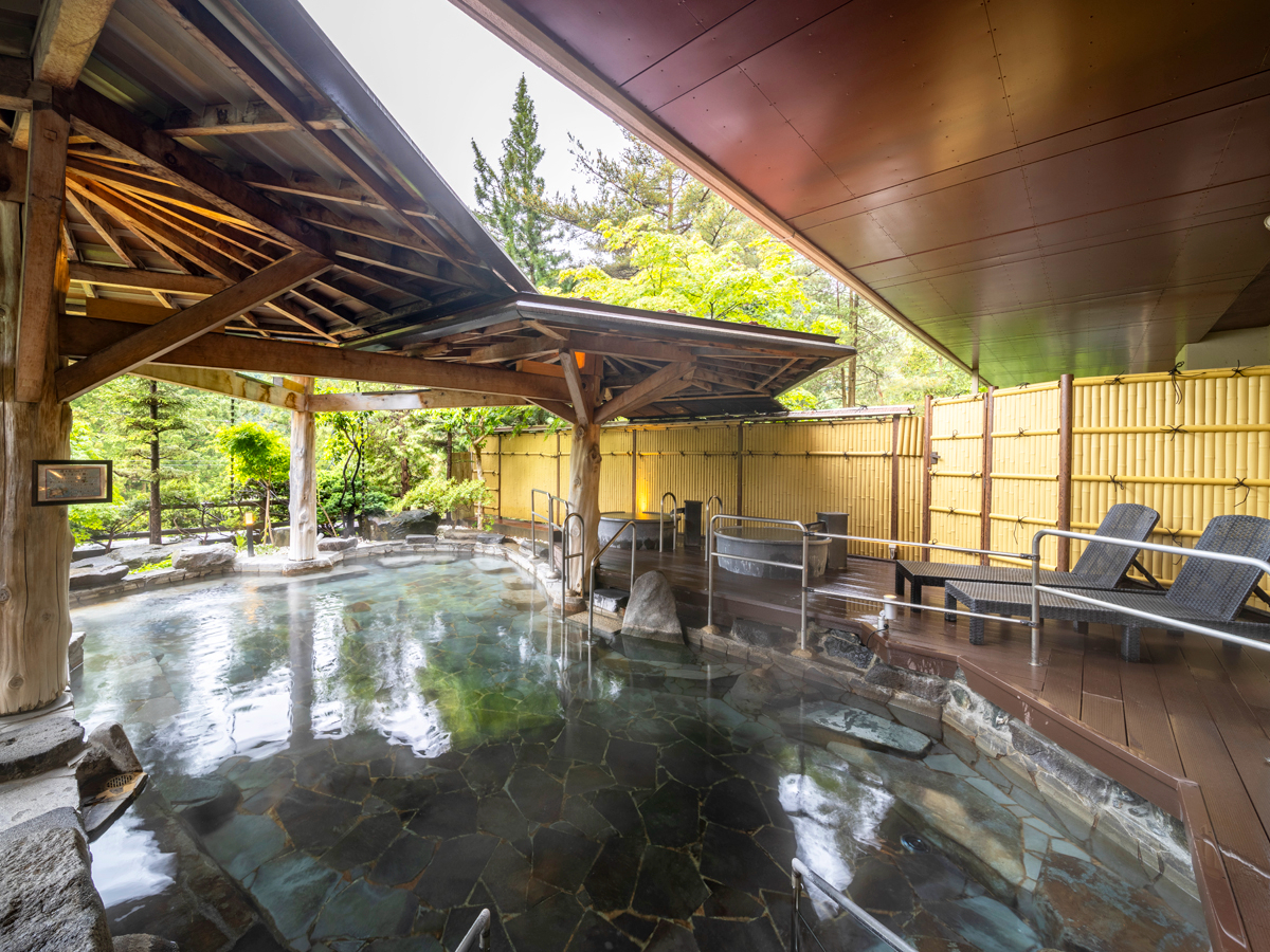 ホテル紅葉館大浴場「岩露天風呂」