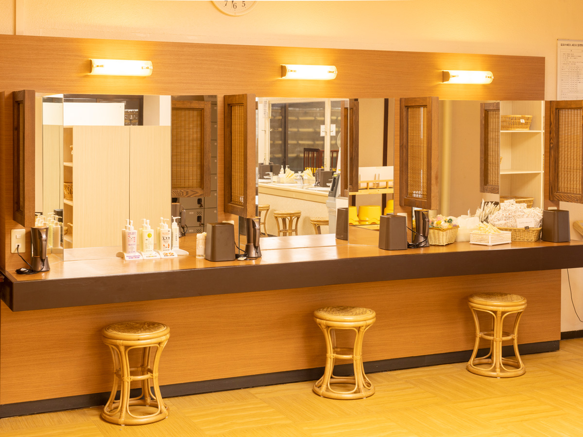 ホテル紅葉館大浴場「脱衣場」