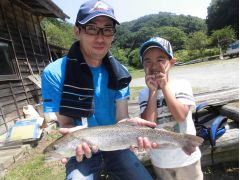 お子様でも簡単に釣れるので釣り体験がしっかり楽しめます♪