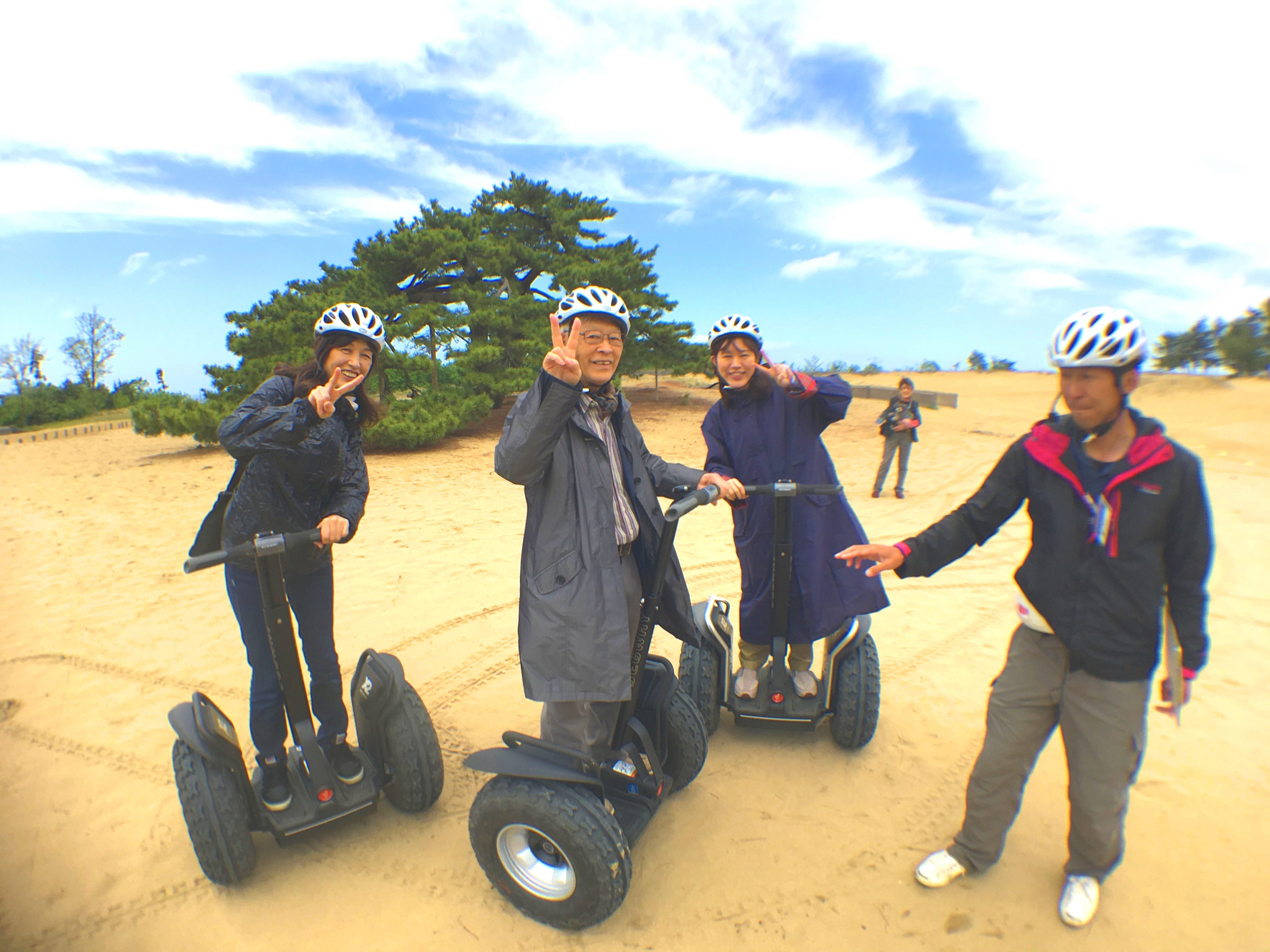 鳥取砂丘セグウェイ アドベンチャーガイドツアー ほとんど知られていない砂丘絶景スポットで撮影サービス付き 運動が苦手でも体力に自信がなくても手軽に楽しめる インストラクターが丁寧にレクチャー 鳥取砂丘 セグウェイ周遊ガイドツアー じゃらん遊び体験