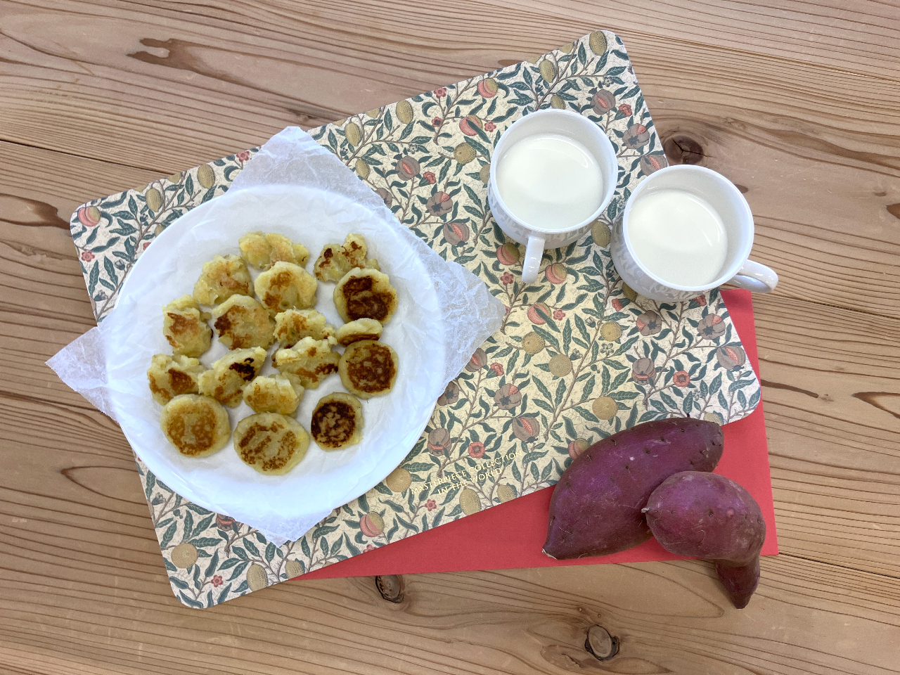 1セット:さつまいももち約10個、ホットミルク2杯