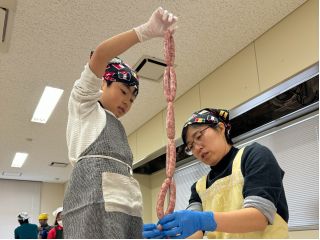 なが〜い!協力して作りましょう。