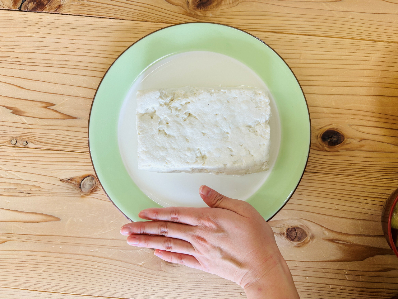 �����͂��悻��l�̎�̂Ђ�T�C�Y�ő傫�߂ł��B