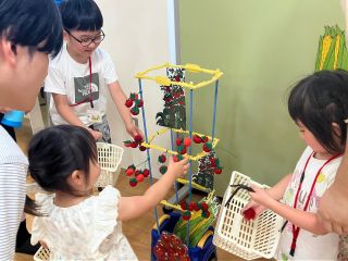 野菜のぬいぐるみや手作りおもちゃで、遊びながら楽しく食育体験♪