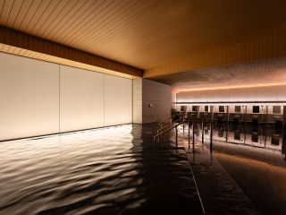 【女性風呂】湯量たっぷり程よい塩分濃度のホテル自慢の温泉です。