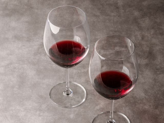 スパークリングワインなどのアルコールやソフトドリンクも飲み放題!(イメージ)