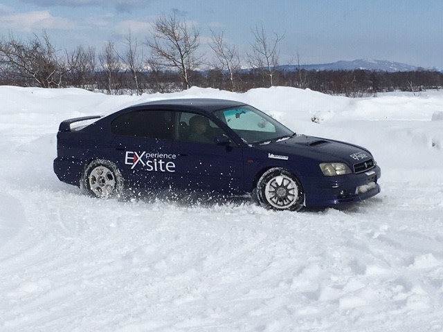 22年1月 冬期限定 雪上ドリフト体験 雪道運転の練習にもバッチリ モータースポーツパークサッポロ じゃらん遊び体験 22年1月 冬期限定 雪上ドリフト体験 雪道運転の練習にもバッチリ モータースポーツパークサッポロ じゃらん遊び体験