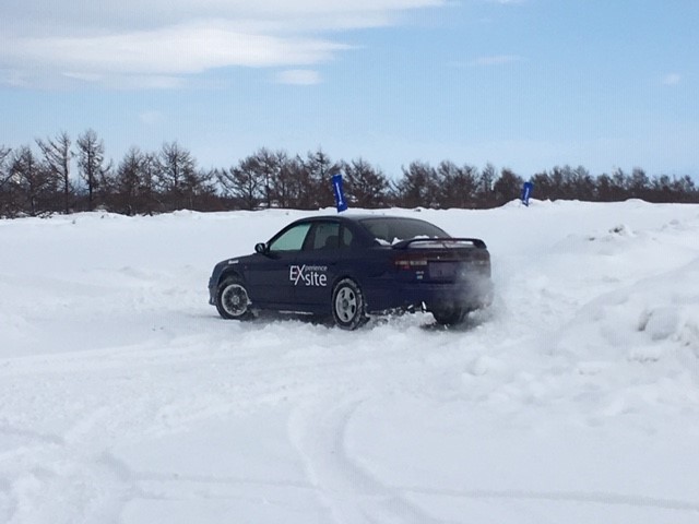 22年1月 冬期限定 雪上ドリフト体験 雪道運転の練習にもバッチリ モータースポーツパークサッポロ じゃらん遊び体験 22年1月 冬期限定 雪上ドリフト体験 雪道運転の練習にもバッチリ モータースポーツパークサッポロ じゃらん遊び体験