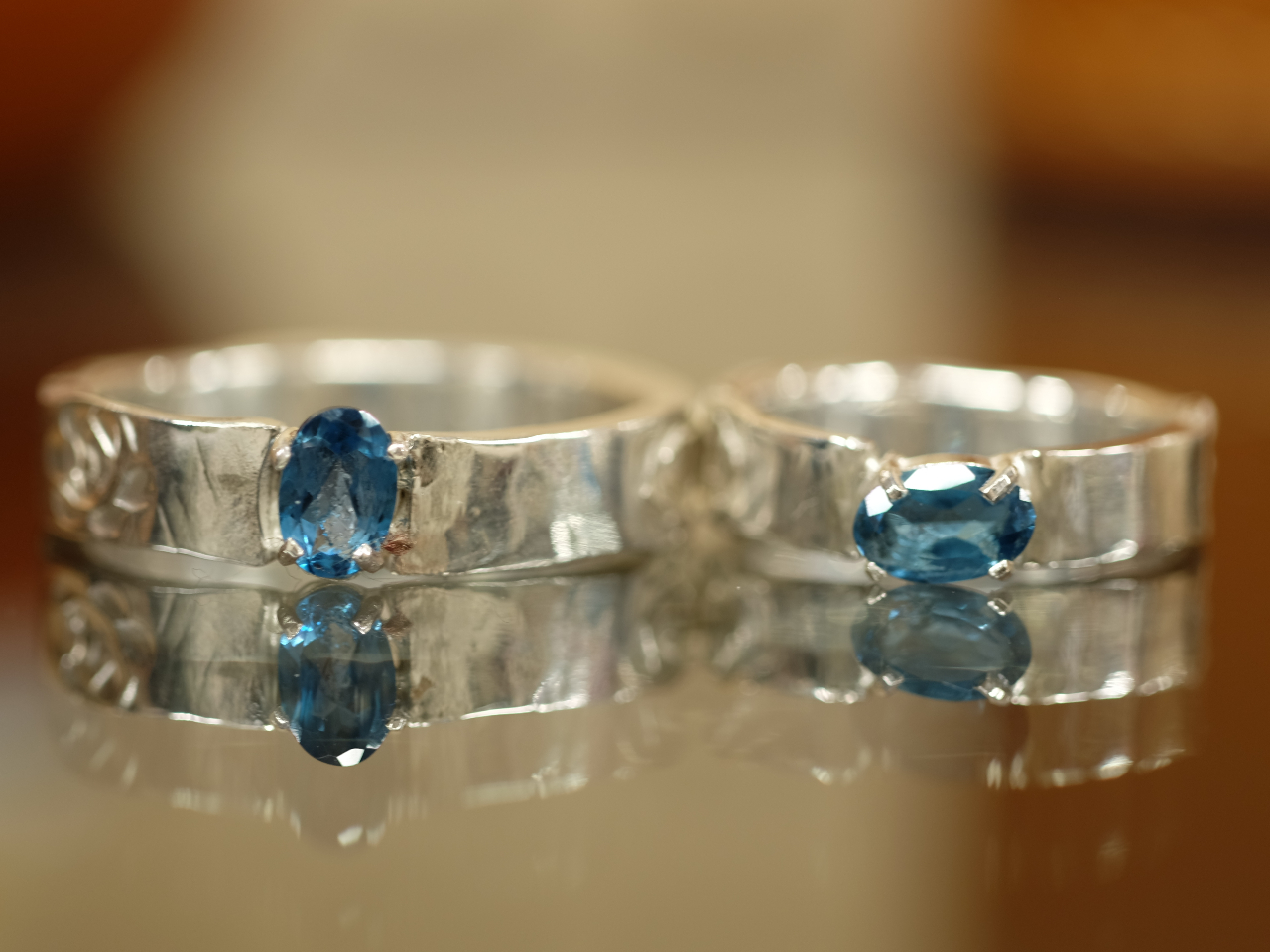 石はロンドンブルートパーズです。