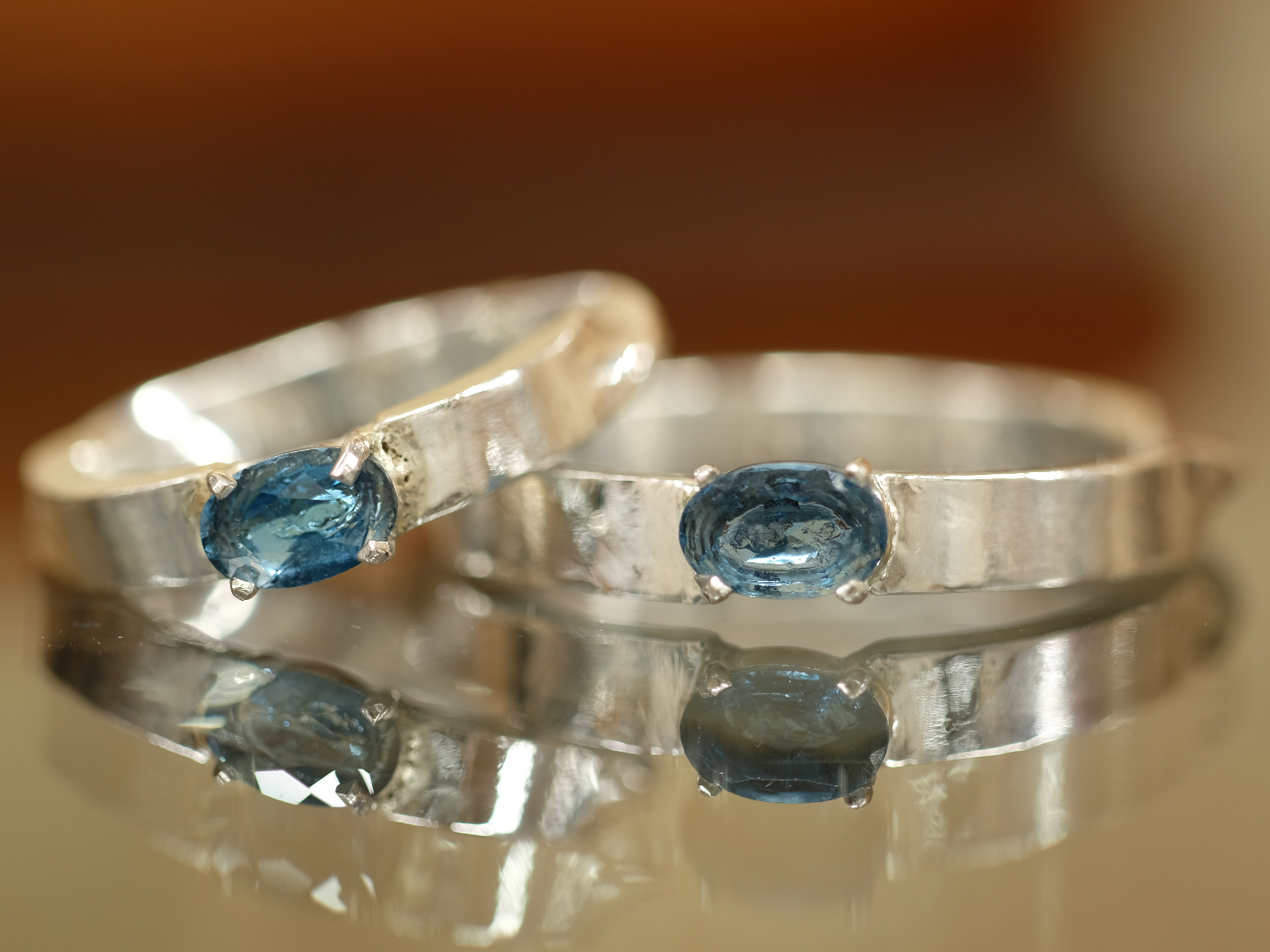 深い青色が美しいロンドンブルートパーズです。