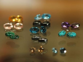 トルコ石、シトリン、ブルートパーズ、アメジスト、ストロベリークウォーツ、ロンドンブルートパーズ、マラカイト、ヘマタイト、スモーキークウォーツ