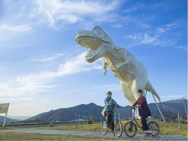 e-bikeで勝山市内をラクラク周遊(ホワイトザウルス)