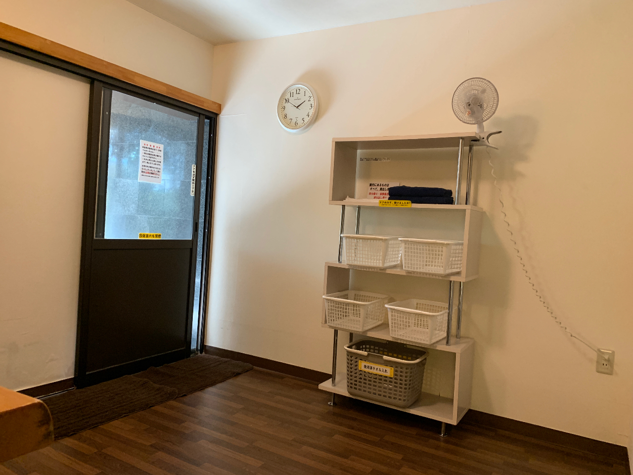 家族風呂・更衣室(バスタオル、ハンドタオル2組有)