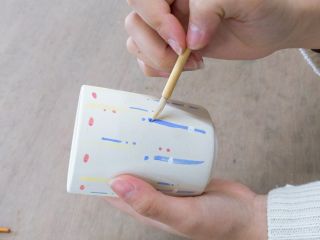 絵付け体験(湯呑)・カラーでの体験の様子