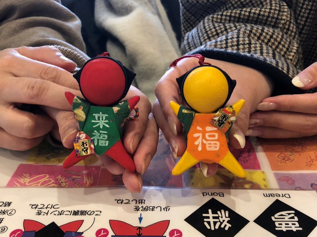 【わくわく体験!飛騨高山対象】8色から選べる、自分だけのオリジナル「さるぼぼウッ...