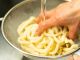 自分で作ったうどんや忍野八海そば、ほうとうをその場でお召し上がり頂きます。ご希望のお客様には安倍川餅作りなどの体験オプションも用意しております。
