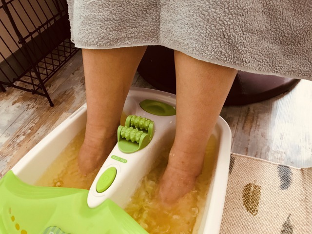 足湯でつま先から温めていくので、血行が良くなりますよ♪