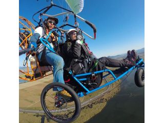 【★車椅子パラグライダー・モーターパラグライダー★】車椅子の方でもOK!!琵琶湖の空を飛んで気分爽快♪空中での記念撮影付き♪