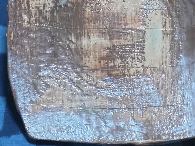 スリップウェア(化粧土)のお皿。