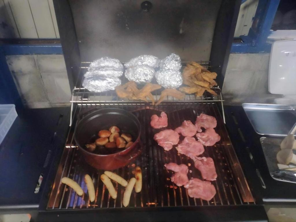 �Ö���COCONE "Garage&amp;barn BBQ" �򕌉H���̎ʐ^3
