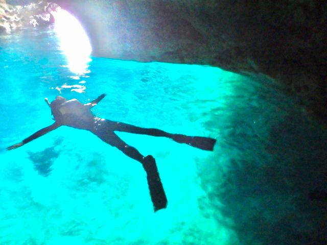 まるでガラスのように透明な海♪