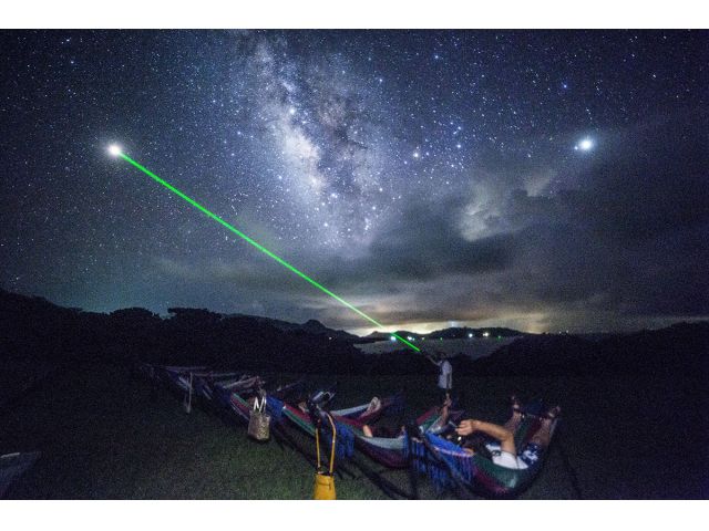 ハンモックに揺られて見上げる星空はまるで宇宙遊泳気分