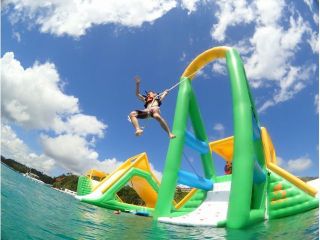 ターザンローブで豪快に海へダイブ!!