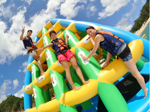 ����ő勉�̑�^�V��ݒu���ꂽ�C��A�X���`�b�N�ŗV�ڂ���