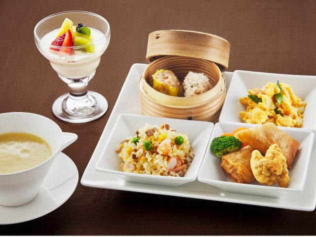 お子様プレートあります(別途料金3795円(税込))ご利用の方は1日前の17時までにWEB予約の概要欄へ記載、またはお電話でご注文ください 。写真は中華メニュー