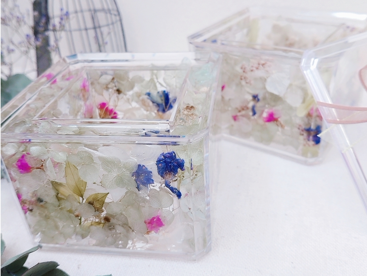 入れるお花で色んな雰囲気が楽しめるのも 花いっぱい取り揃えた当サロンの人気の秘密