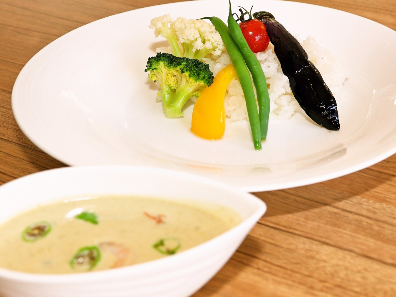 開業時から人気のエスニックカレーランチ♪