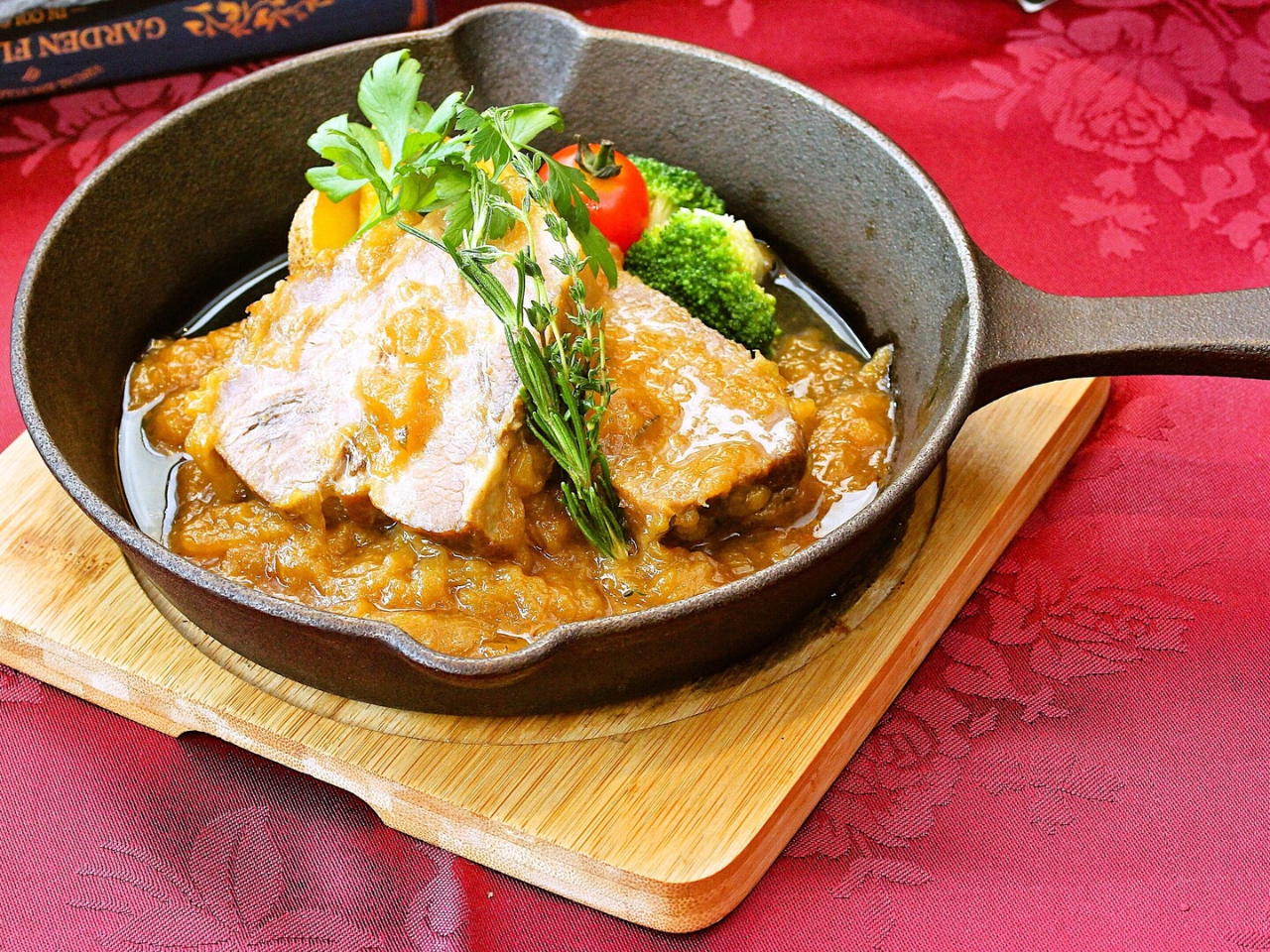 ◆栗駒高原豚 肩ロースのブレゼ 〜季節野菜を添えて◆