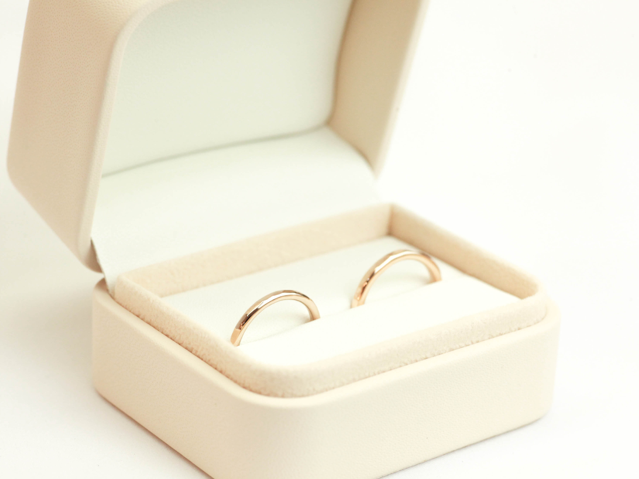 専用のブライダルボックスに入れてお渡しします。