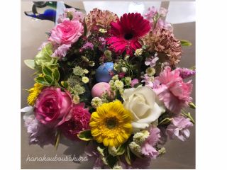 季節や仕入れの状況により、内容は変わります。4月はイースターアレンジで卵付きです。