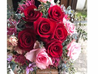 丁寧にご指導させて頂きます♪お花は季節により変わります。