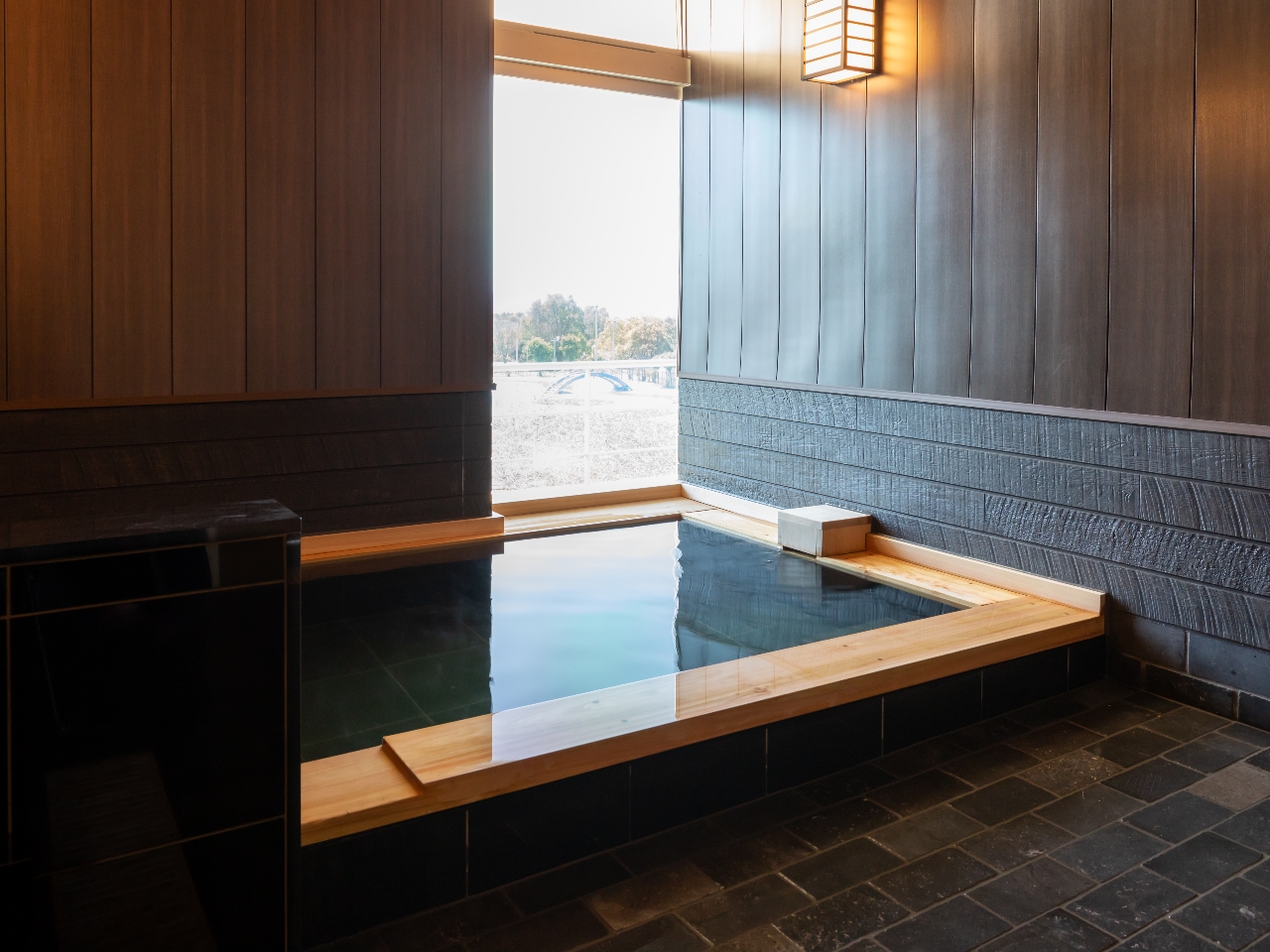 「土」一番広い家族湯です。