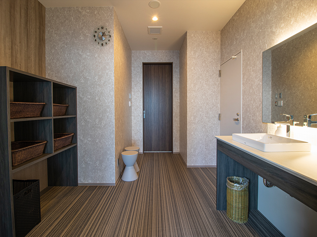 IV̒EߏłBV[J͂Qu[X܂B