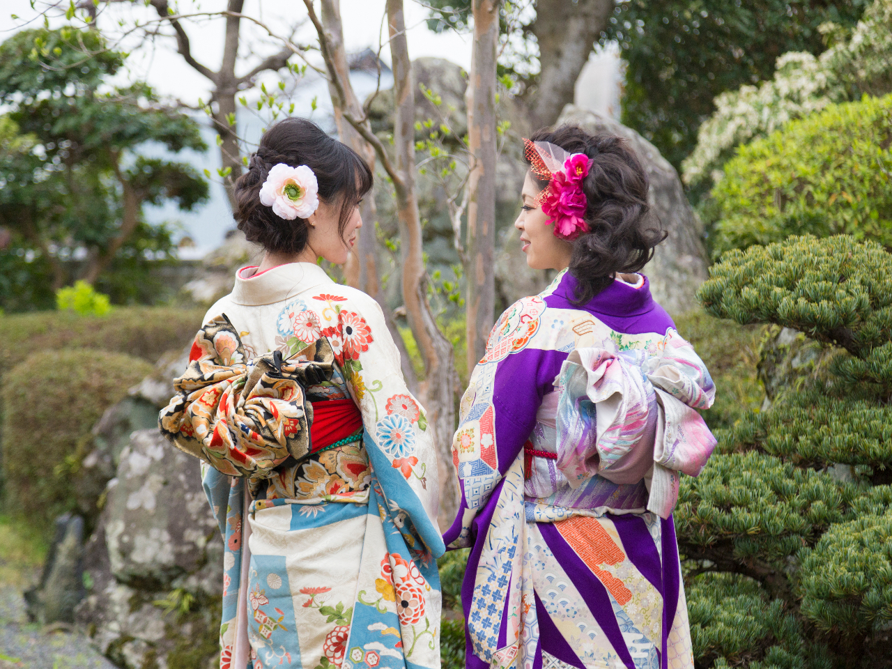 華やかな着物でお写真をパシャリ♪