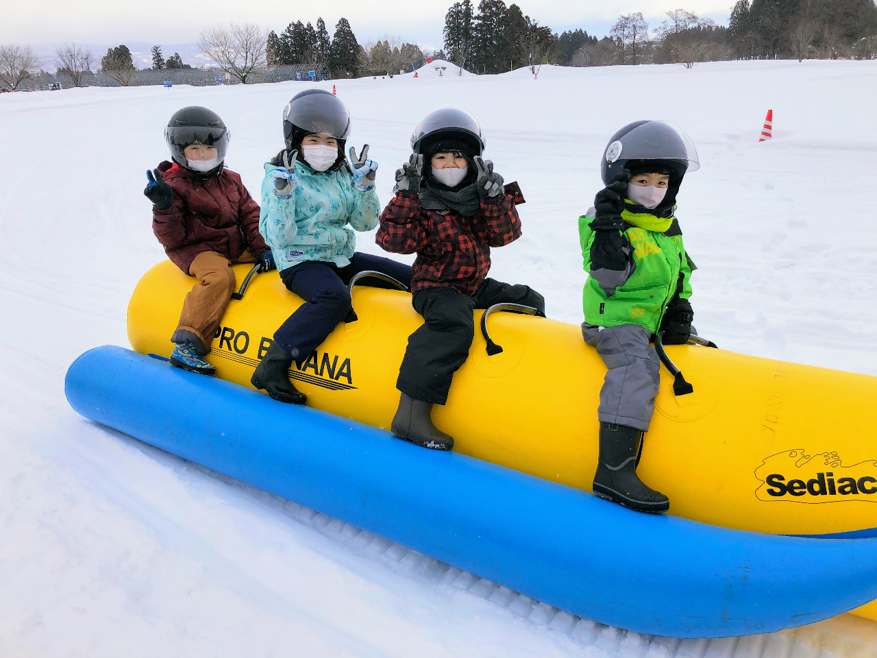 【ツアー限定!2時間遊び放題♪】冬を満喫!家族みんなで楽しめるスノーパークで雪遊...