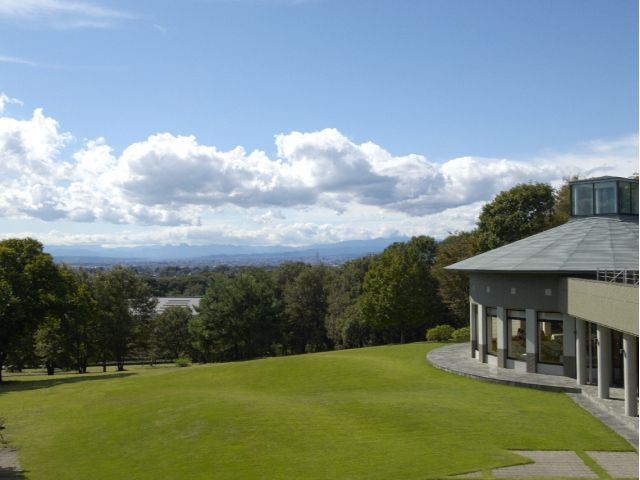 ̂炬DOs_̐XBš痣Aɕ܂ꂽ̋ԂAFl̓ʂȂЂƂƂN₩ɍʂ܂B