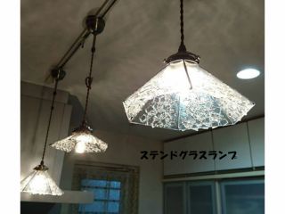 ガラスフュージングの技法で作ったガラスでペンダントランプを制作します。ガラスが壁や天井に反射してとてもキレイです。