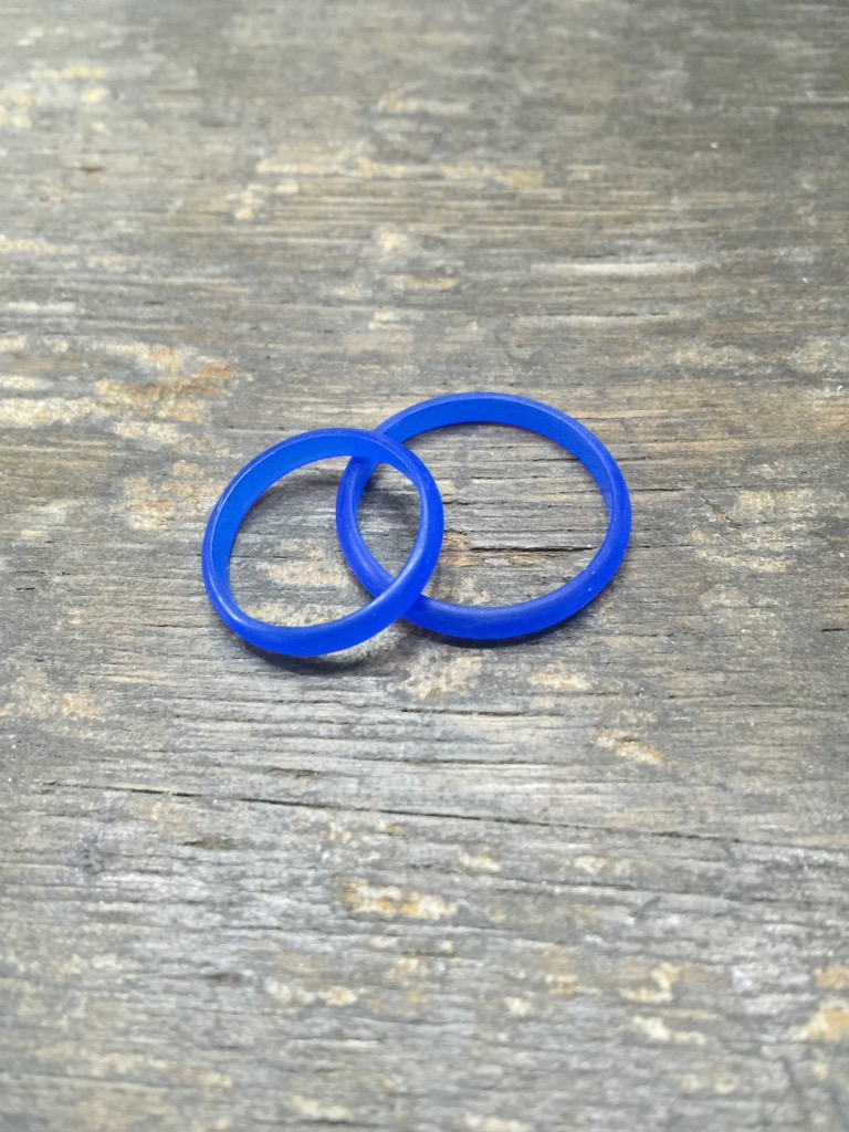 ワックスを削って製作した指輪の原型になります。指輪の形は甲丸リングです。