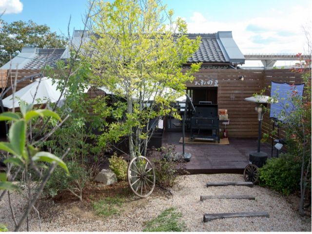 緑豊かなで自分たちだけの空間。思い思いに過ごせるラグジュアリーなバーベキューをお楽しみください。