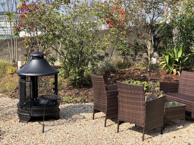 綺麗な庭を眺めながらゆったりとした時が流れます。色々なレンタル商品のご用意しております。お気軽にお声がけください。