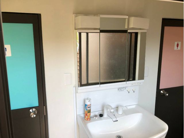 トイレも完備。女性と男性分かれていますので、アウトドアで楽しむBBQより安心してお楽しみいただけます。