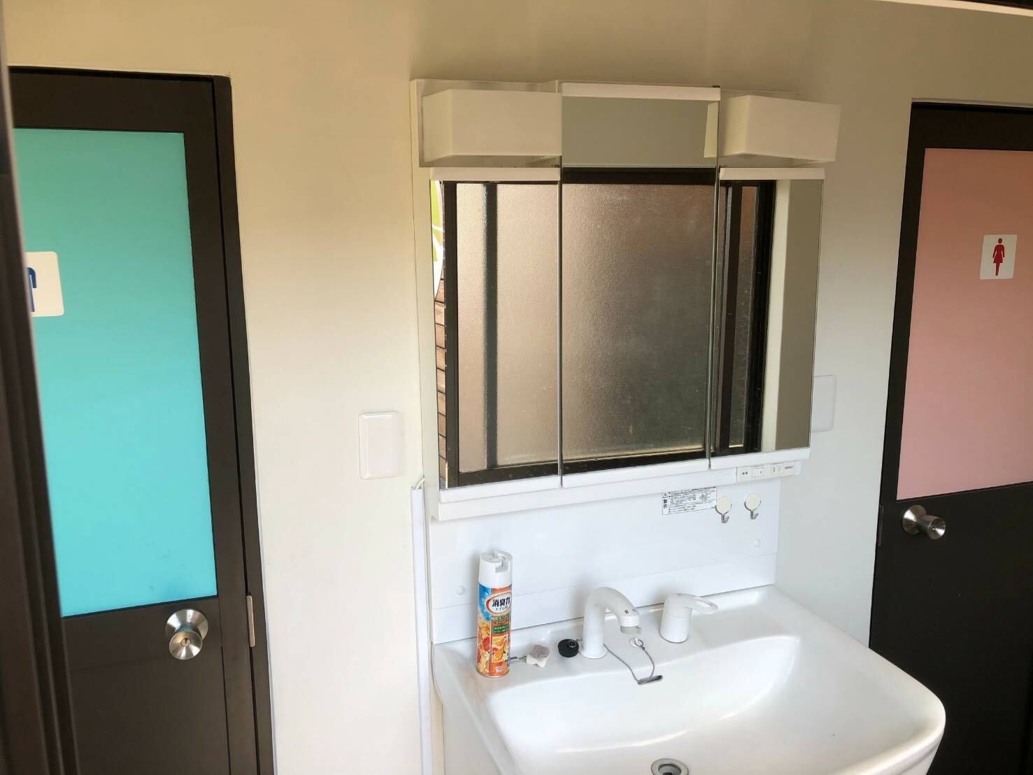 トイレも完備。女性と男性分かれていますので、アウトドアで楽しむBBQより安心してお楽しみいただけます。