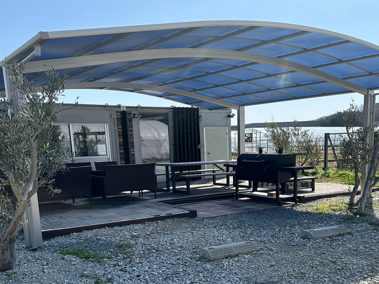 大型カーポートを設置いたしました。BBQをお楽しみいただけます。